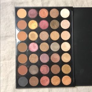MORPHE 35F Fall into Frost eye shadow palette